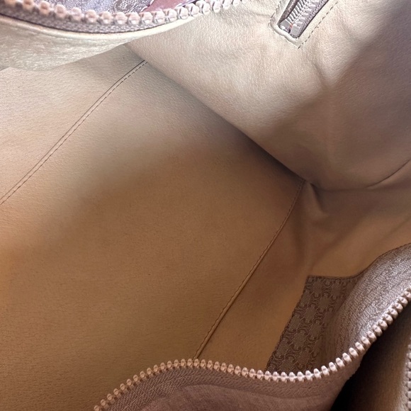 Celine Macadam Triomphe Travel bag/duffle EUC
C.O.A. included - Picture 12 of 15